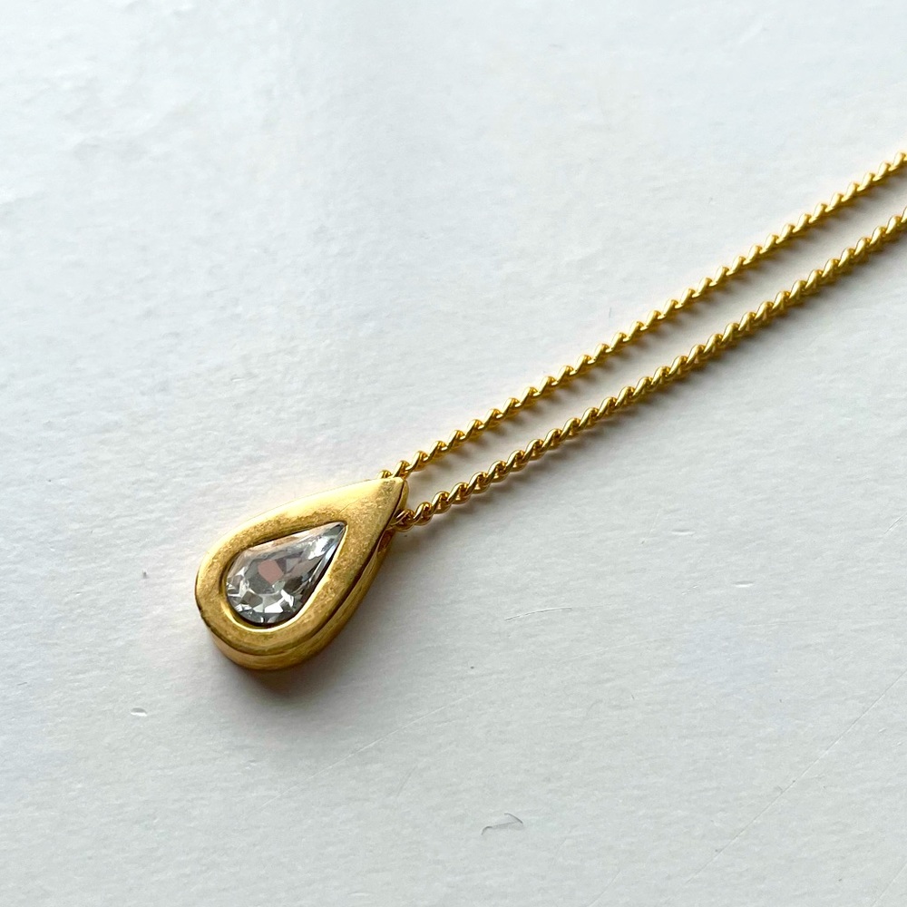 Pretty Avon Pendant Necklace
